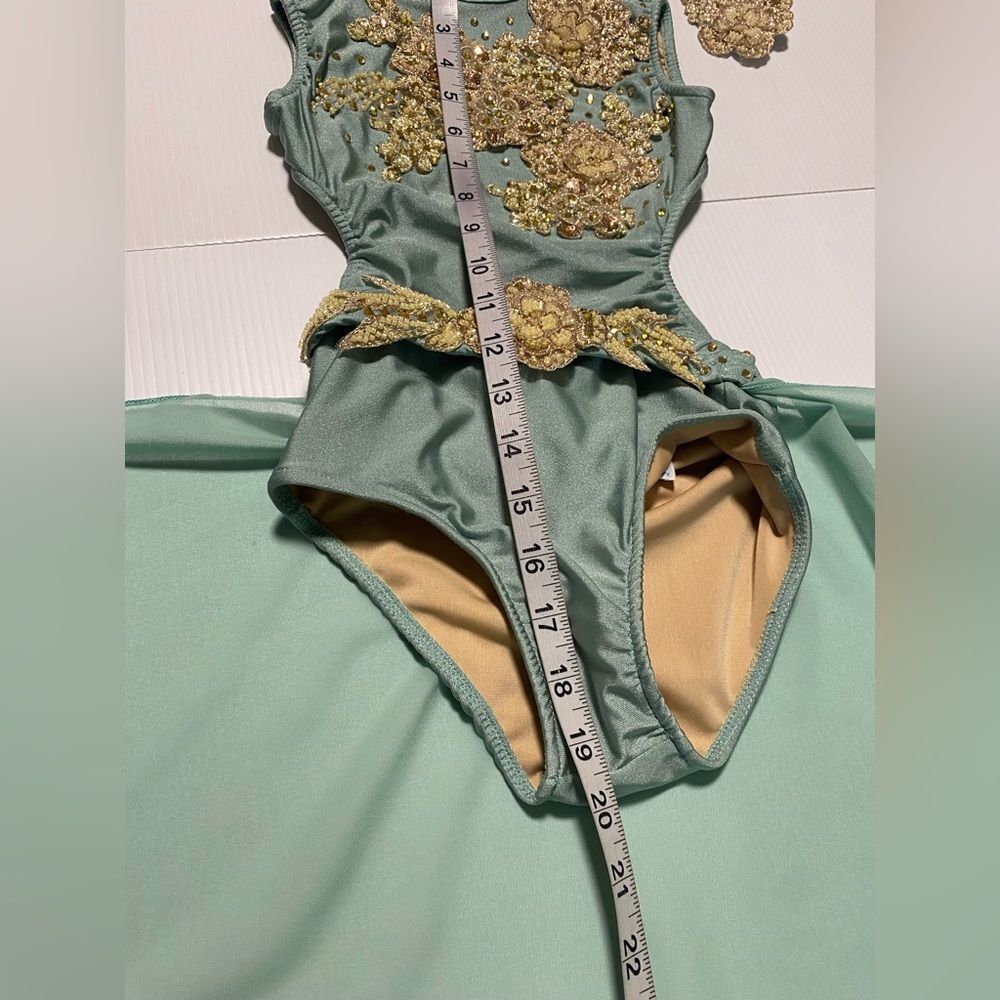 Rare Glamour competition solo dance costume
sage green lyrical SC child - Picture 9 of 11
